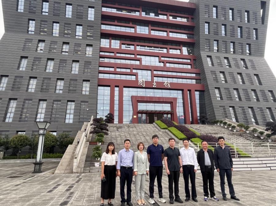 康利达集团总裁訾建军带队赴茅台学院交流学习